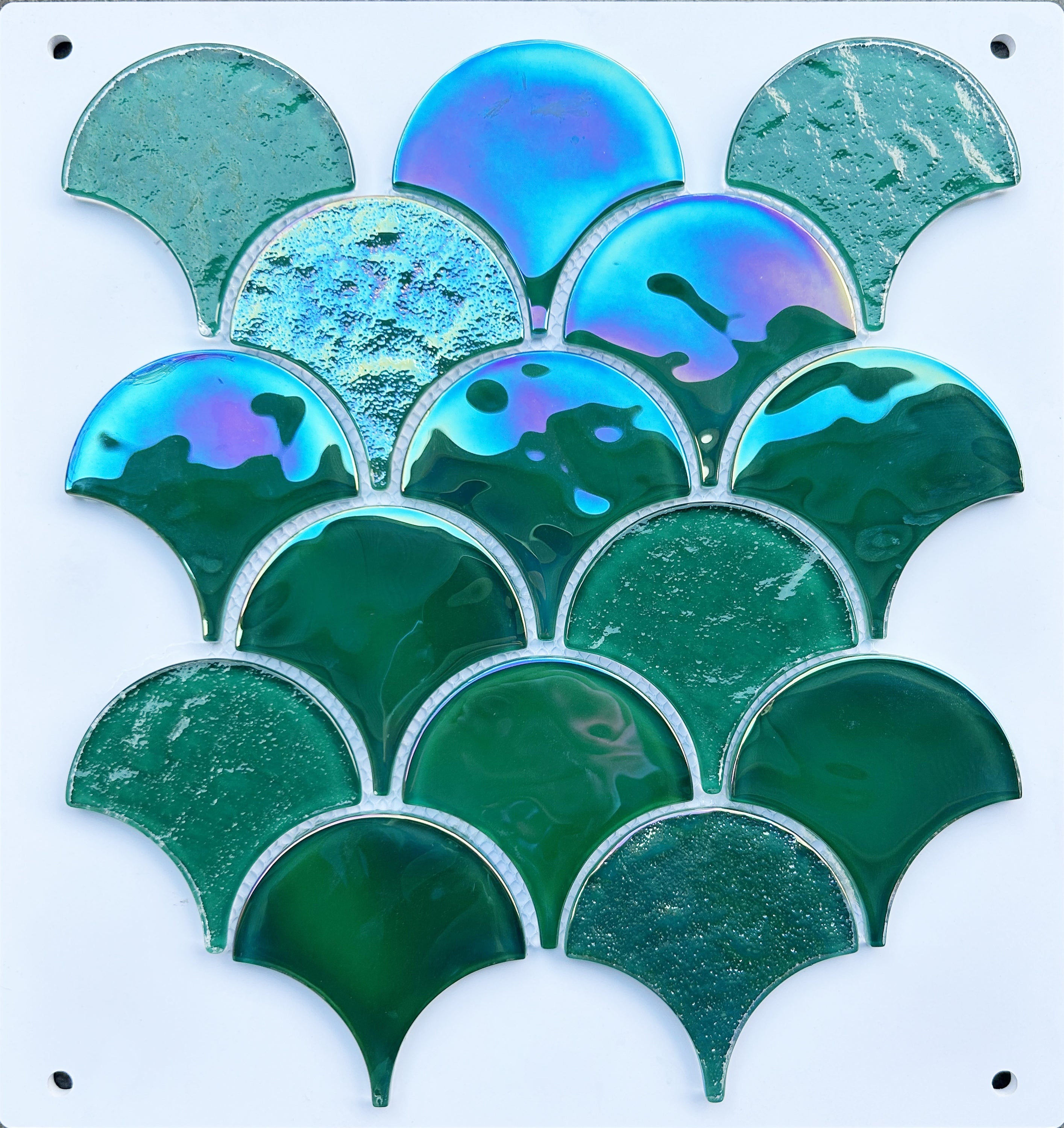 Gạch mosaic thủy tinh màu xanh lá cây đẹp mắt để trang trí nhà cửa