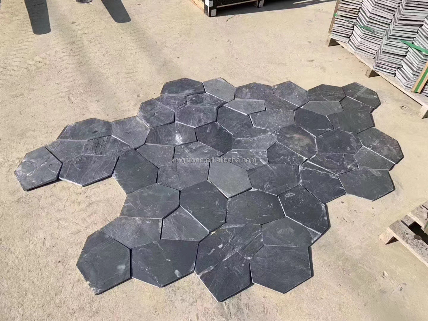 Đá Phiến Đen Tự Nhiên Dạng Tấm Lát Chẻ Ngẫu Hứng (Crazy Paving) Bền Cho Cảnh Quan Sân Vườn Lối Đi Ngoài Trời