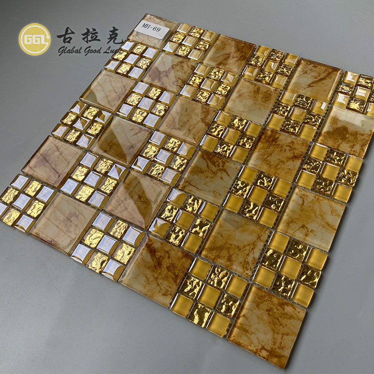 Kính Mosaic Nâu Họa Tiết Vàng