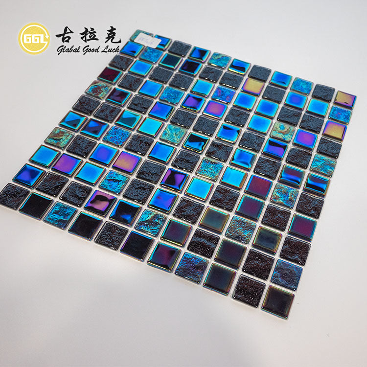 Gạch mosaic thủy tinh bóng óng ánh đen trang trí tường cho hồ bơi