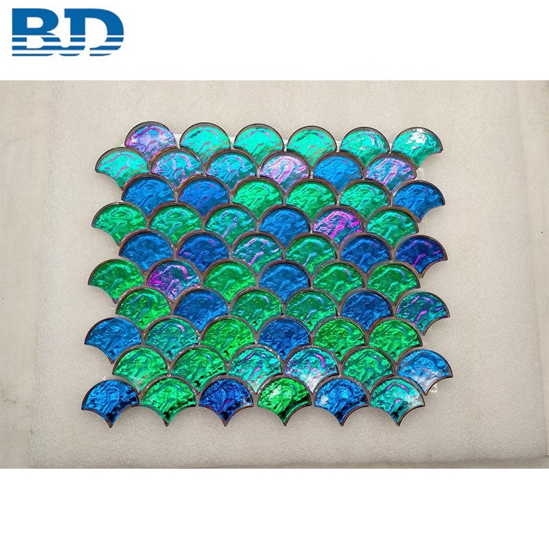 Gạch ốp tường mosaic thủy tinh pha lê vảy cá óng ánh