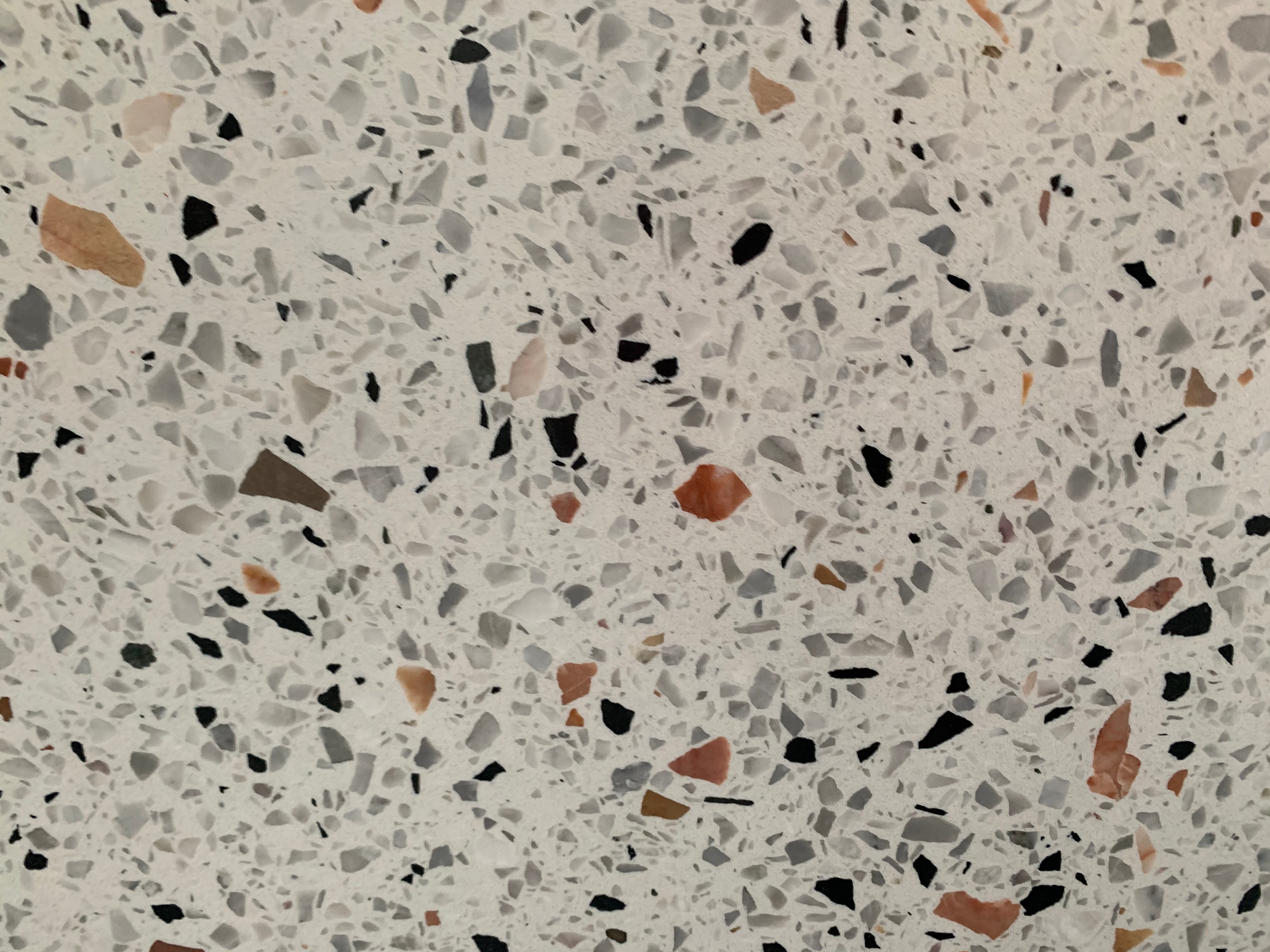 Mặt bàn và bồn rửa bếp đá nung kết vân cẩm thạch trắng kiểu đá ốp tường