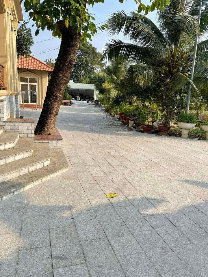 Bí quyết chọn đá lát sân chống trơn trượt hiệu quả