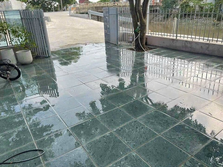 Đá xanh rêu 30×30 – Lựa chọn hoàn hảo cho sân vườn chống trơn trượt
