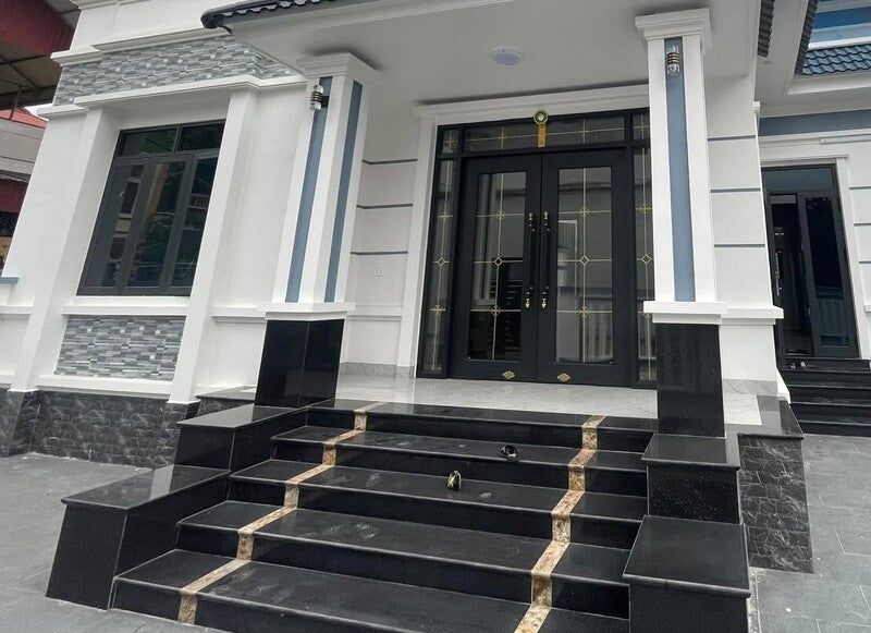 Bậc tam cấp đá đen