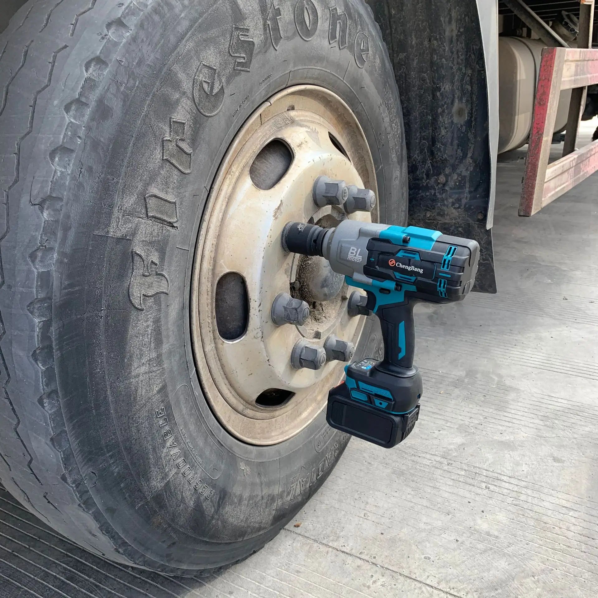 Vặn Bu Lông Không Dây Brushless 2100 Nm Mũi 3 4 Pin Makita