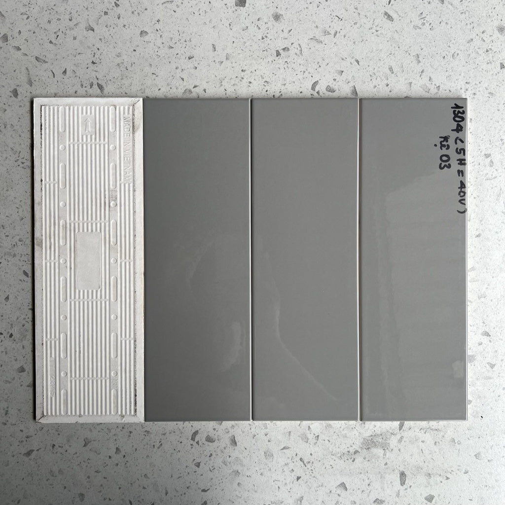 Gạch thẻ nâu nhạt bóng phẳng kt 100*300 STA1304 – Daisan Store
