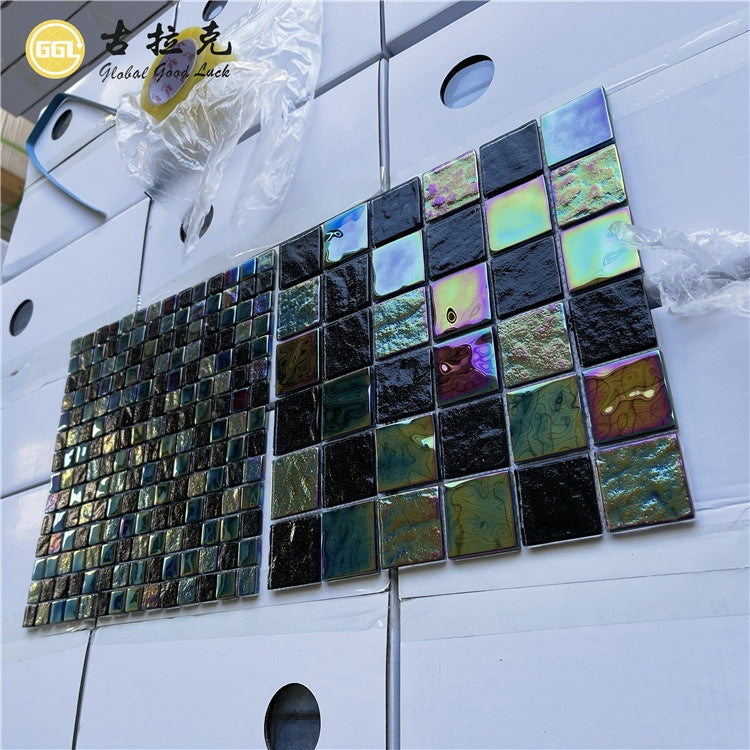 Gạch mosaic kính màu trang trí tường màu đen óng ánh cầu vồng lấp lánh