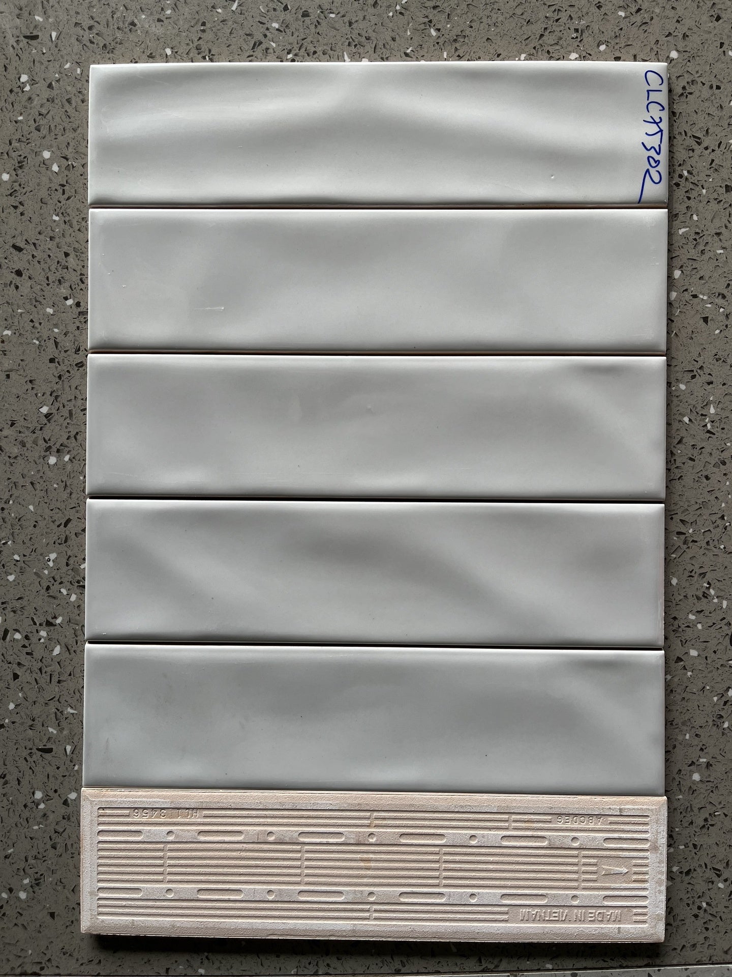 [CLC75302] Gạch thẻ 75x300mm xám bóng lượn mã CLC75302 - Daisan Store