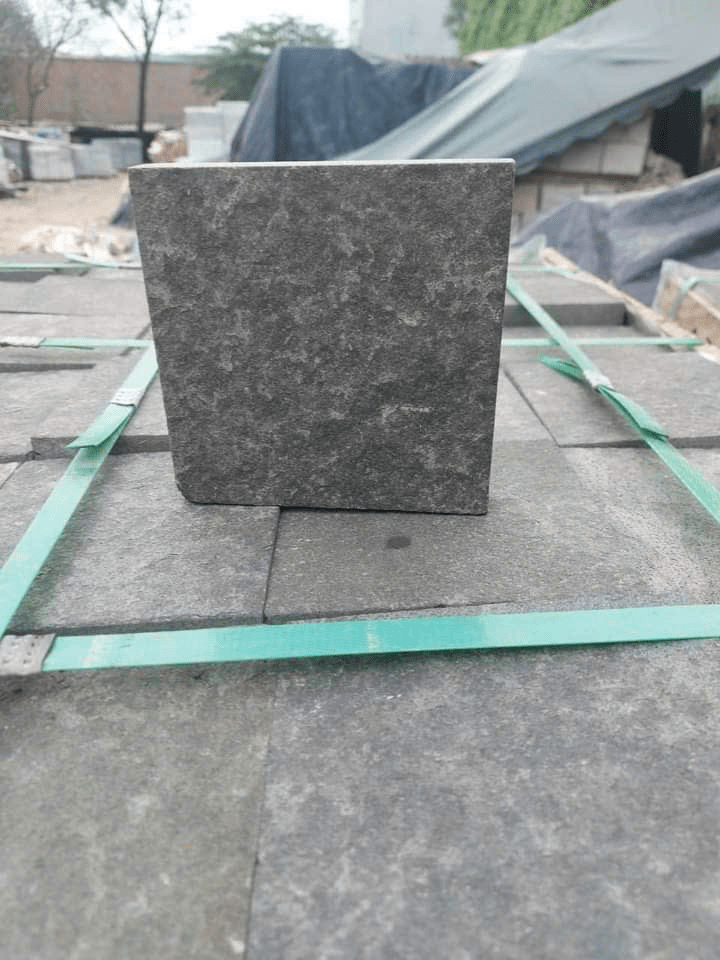 Đá bazan kho 30x30x1,8 - Daisan Store