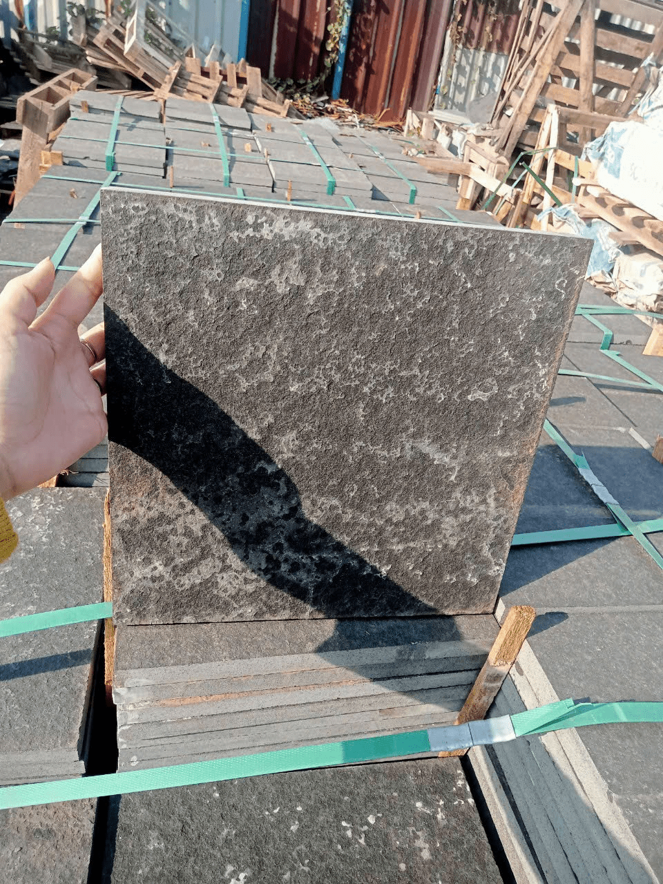 Đá bazan kho 30x30x1,8 - Daisan Store