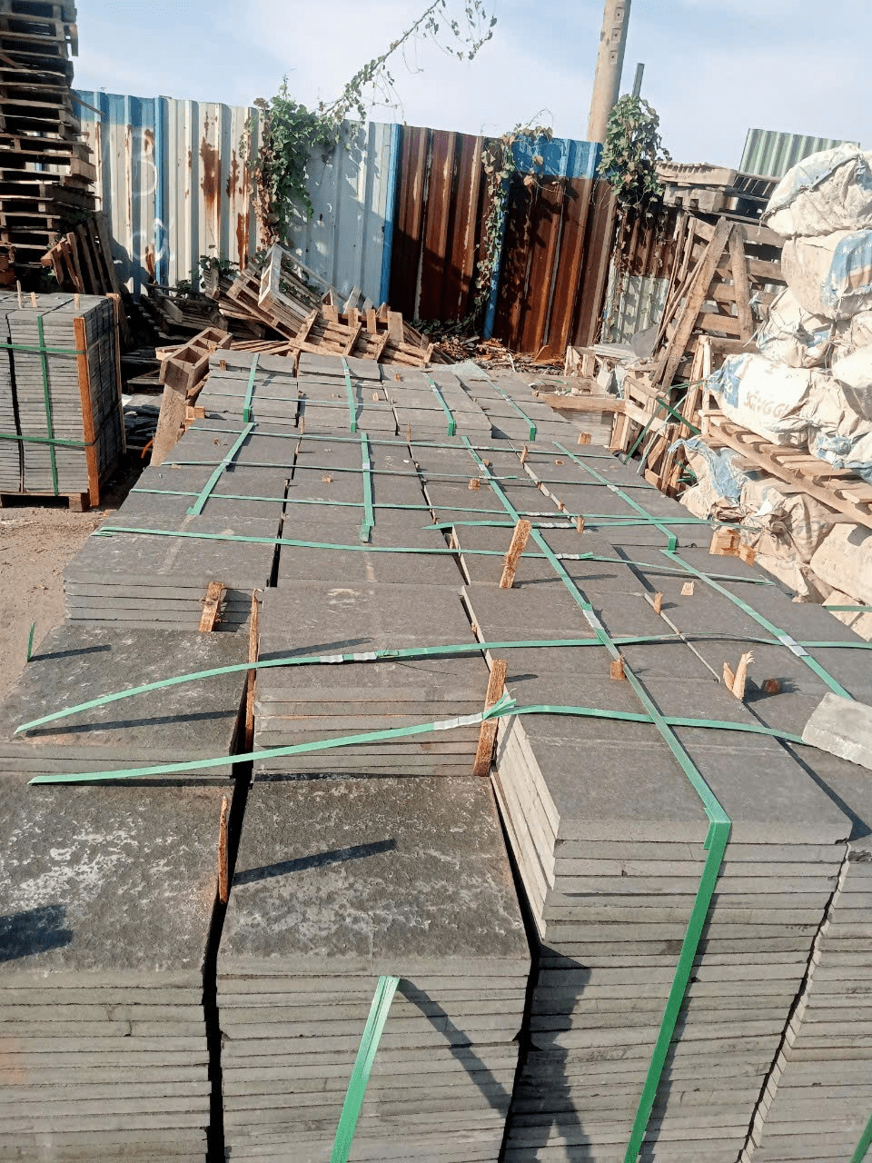 Đá bazan kho 30x30x1,8 - Daisan Store