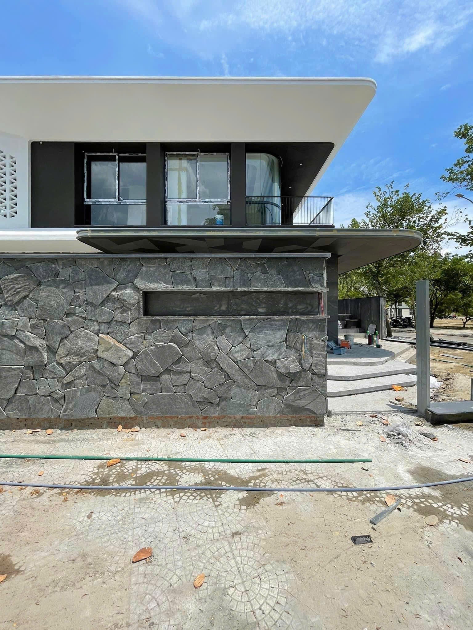 Đá chẻ đen ốp tường – Tạo điểm nhấn ấn tượng cho không gian - Daisan Store