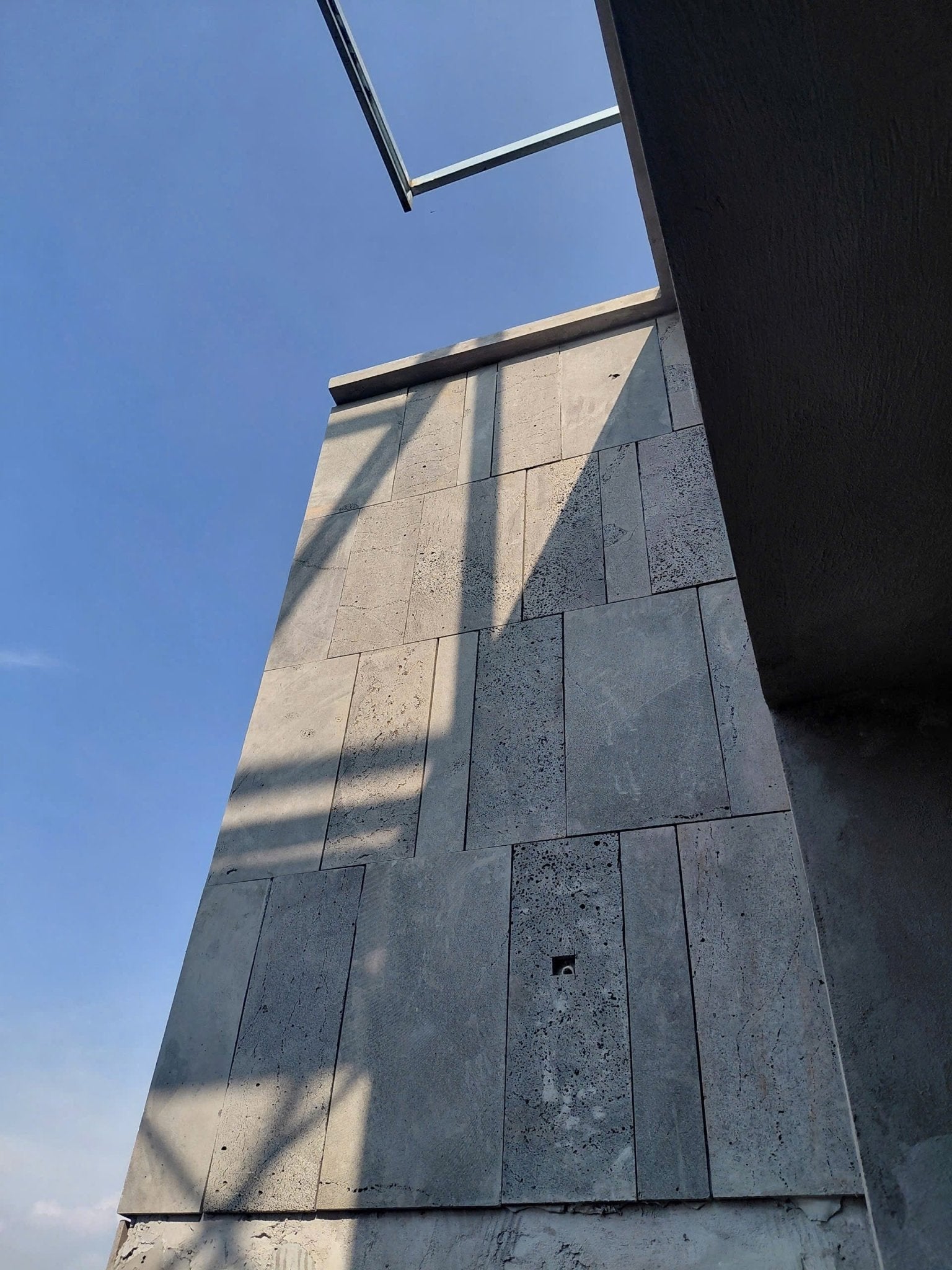 Đá Ong Xám Ốp Giếng Trời Tự Nhiên Cao Cấp - Daisan Store