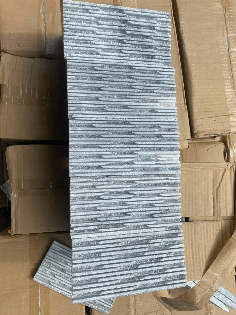 Đá răng lược đen - Daisan Store