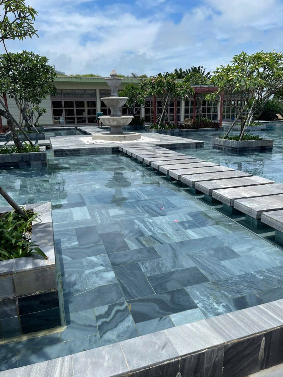 Đá Sọc Dưa Ốp Bể Bơi: Lựa Chọn Tuyệt Vời Cho Vẻ Đẹp Sang Trọng và Độc Đáo - Daisan Store