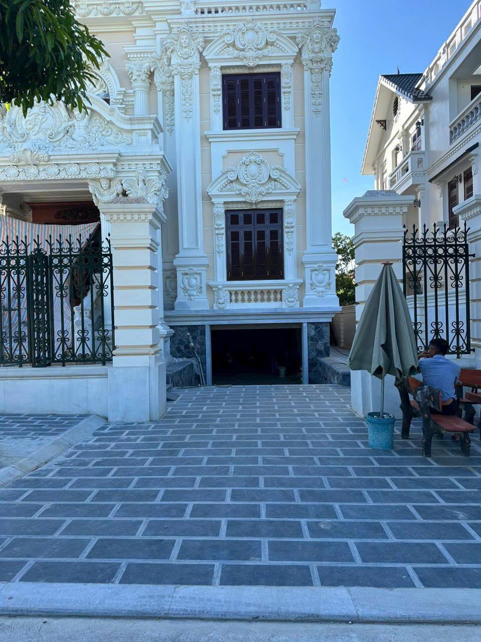 Đá Xanh Đen Mài Lát Sân: Giải Pháp Hoàn Hảo Cho Không Gian Ngoại Thất - Daisan Store