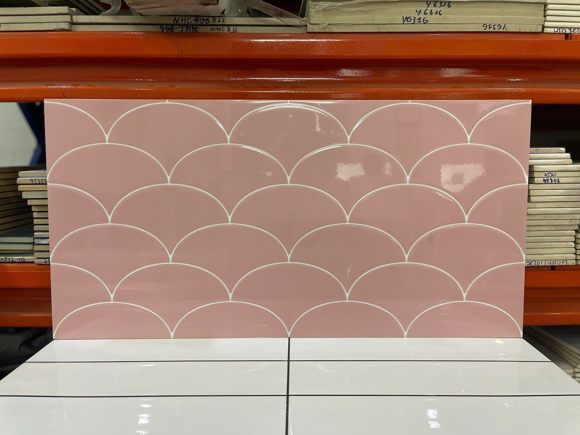 Gạch 30x60 trang trí vảy cá màu hồng mã 6505 - Daisan Store