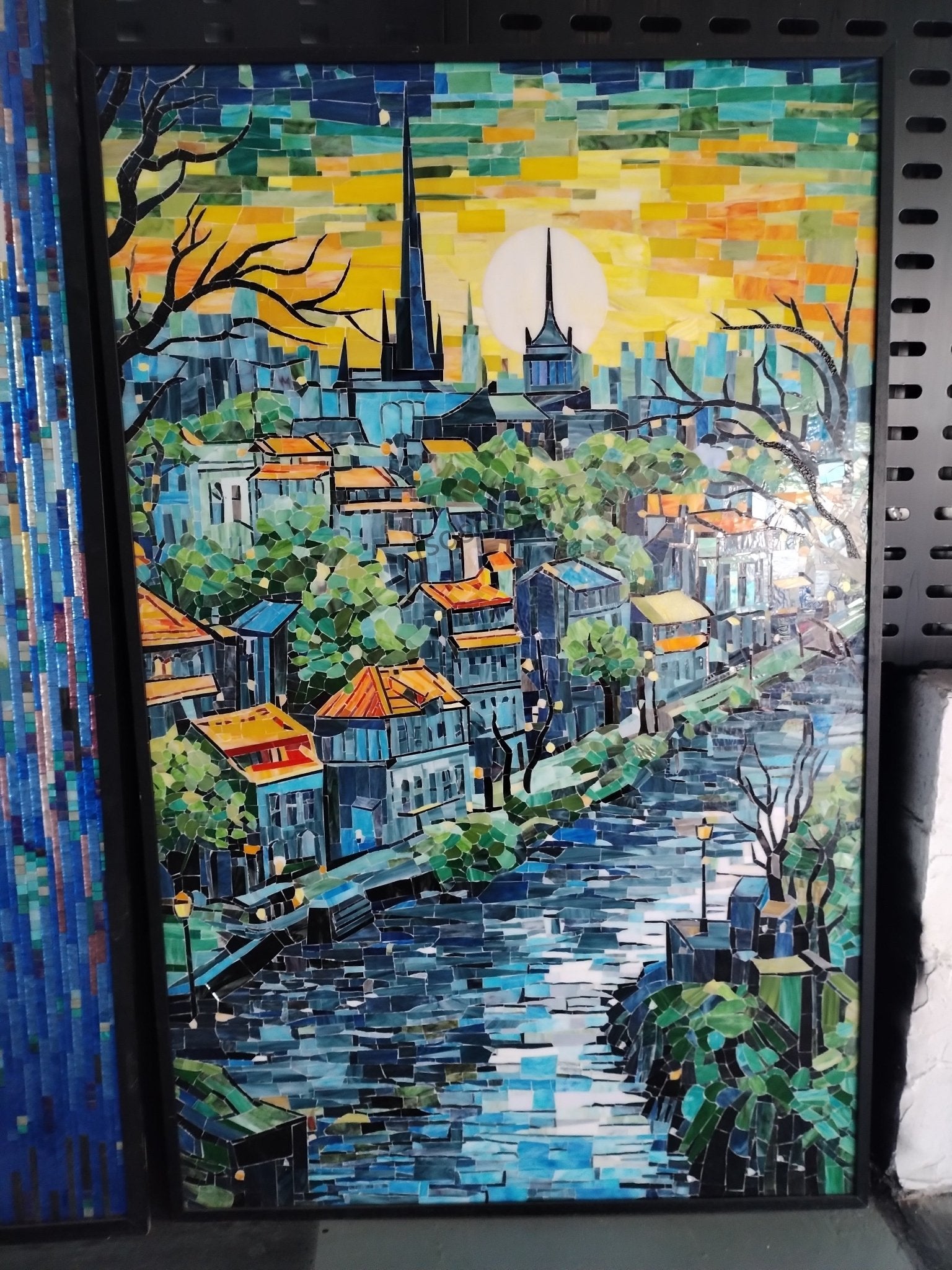 Gạch khảm kính thiết kế hiện đại cho tường phòng khách sạn - Daisan Store