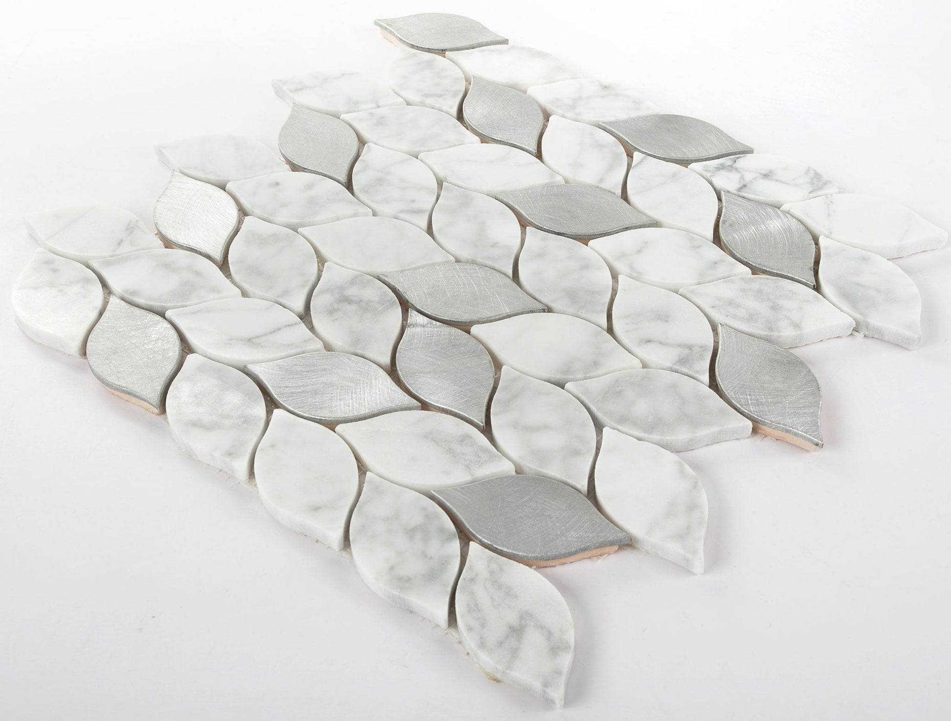 Gạch khảm trang trí tường đá trắng tinh tế, kiểu đá cẩm thạch, lá nhỏ, pha trộn kim loại, bán buôn Trung Quốc - Daisan Store