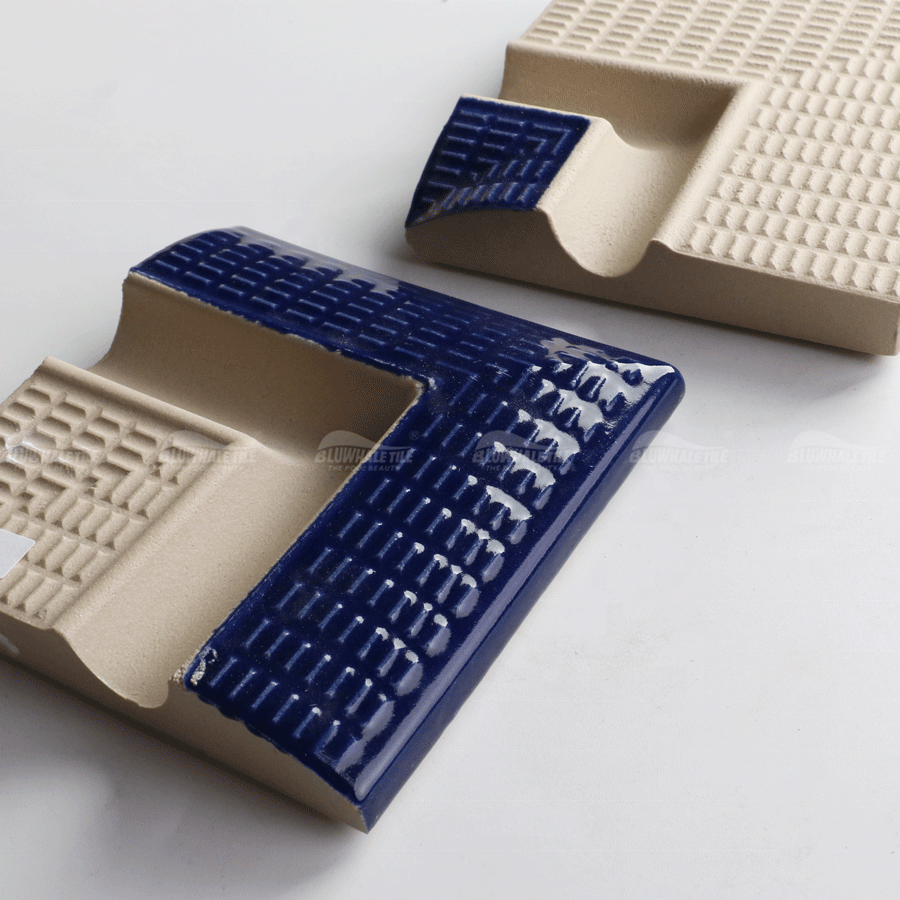 Gạch men cạnh hồ bơi hình mũi bò màu xanh nhạt 240x115mm - Daisan Store