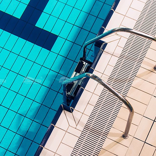 Gạch men cạnh hồ bơi hình mũi bò màu xanh nhạt 240x115mm - Daisan Store