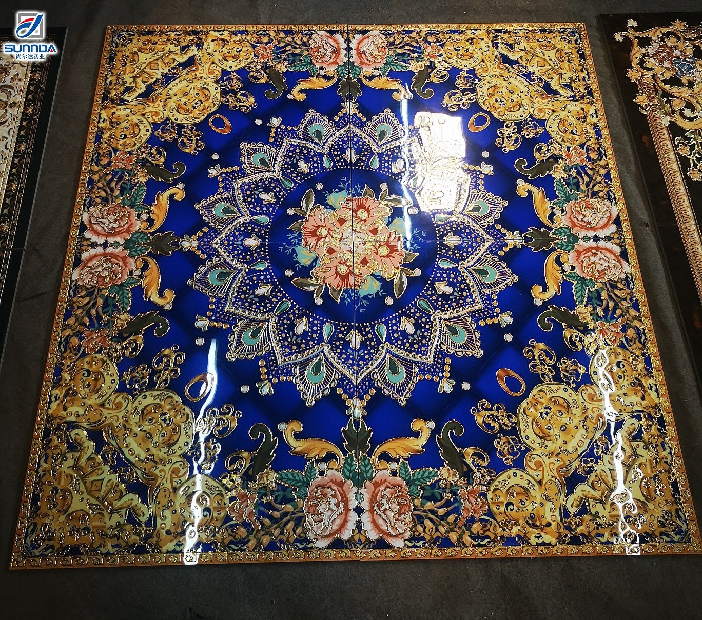 Gạch Sứ Lát Sàn Phong Cách Thảm Sáng, Tráng Men Bóng, Bề Mặt Dập Nổi Mạ Vàng Họa Tiết Hoa - Daisan Store