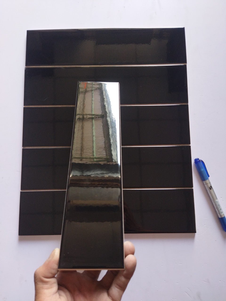 Gạch thẻ 75x300mm đen bóng phẳng loại 1 mã 101068401 - Daisan Store