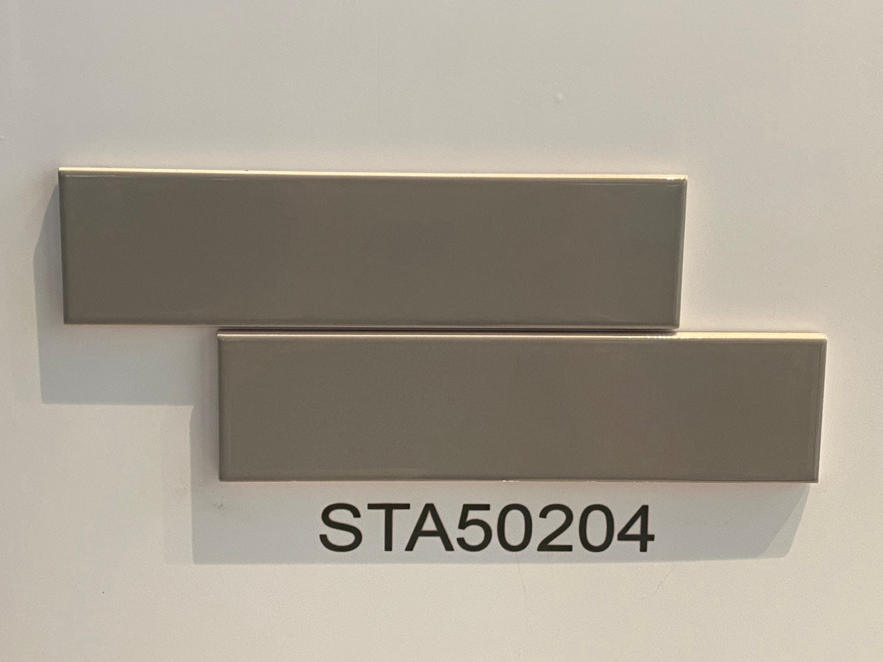 Gạch thẻ cao cấp nâu nhạt bóng phẳng 50x200 mã PSTA50204 - Daisan Store