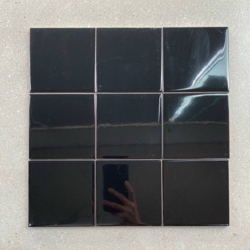 Gạch thẻ KT 100x100mm đen bóng phẳng M1107 - Daisan Store