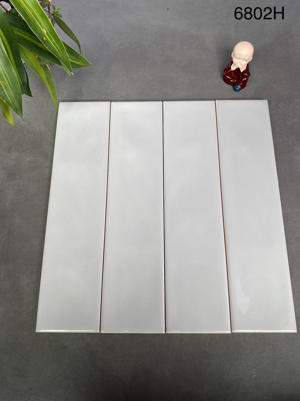 Gạch thẻ lượn sóng xám nhạt bóng kt 68x280 mã M6802H - Daisan Store