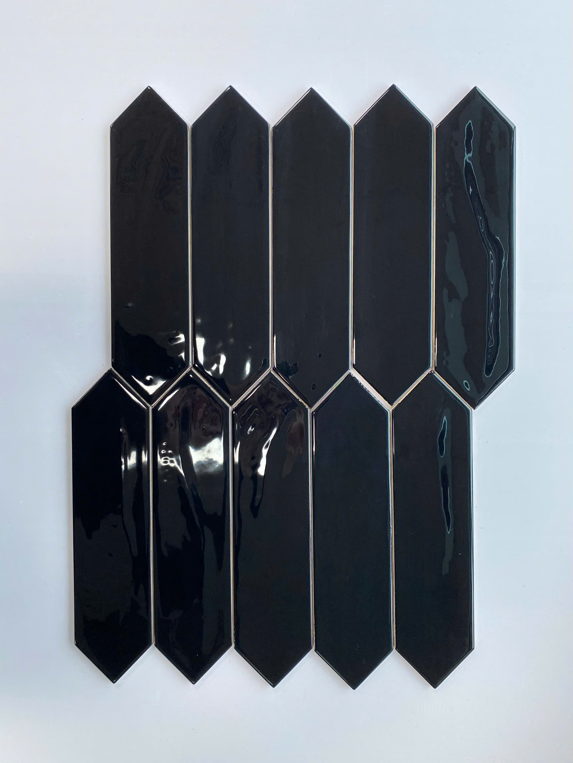 Gạch thẻ mũi tên đen KT 75x300mm mã M75307J (1h/0.87m/44v)