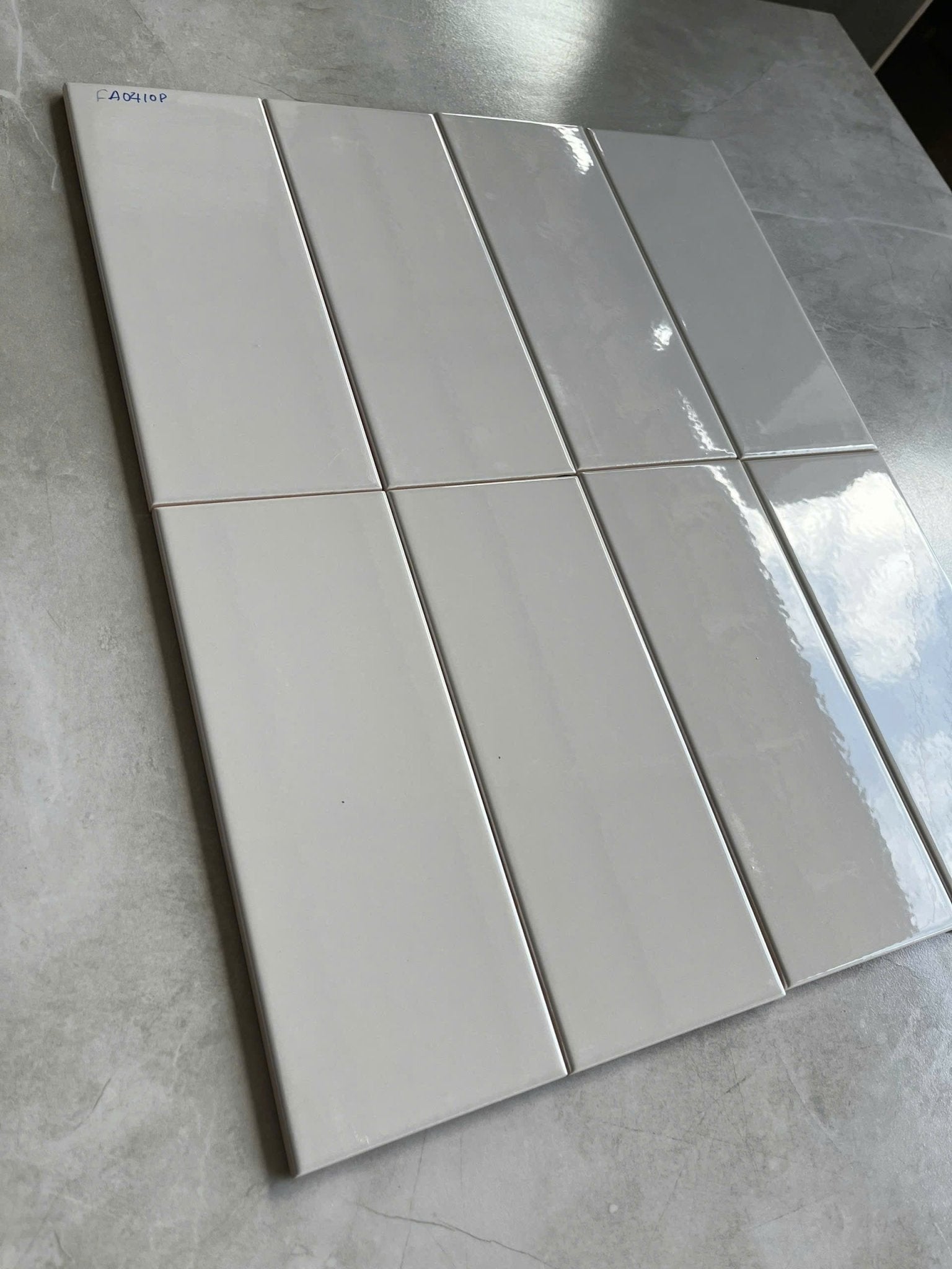 Gạch thẻ Việt Nam KT 100x250 xám bóng phẳng loại 1 mã FA0410P - Daisan Store
