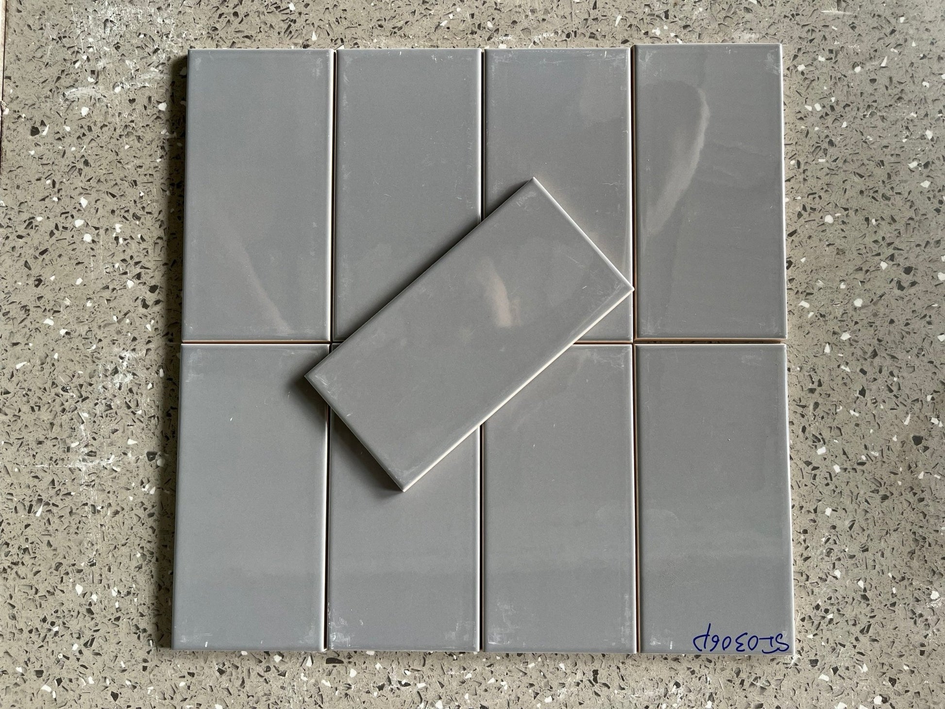 Gạch thẻ Việt Nam KT 75x150mm xám bóng phẳng loại 1 mã SI0306P - Daisan Store