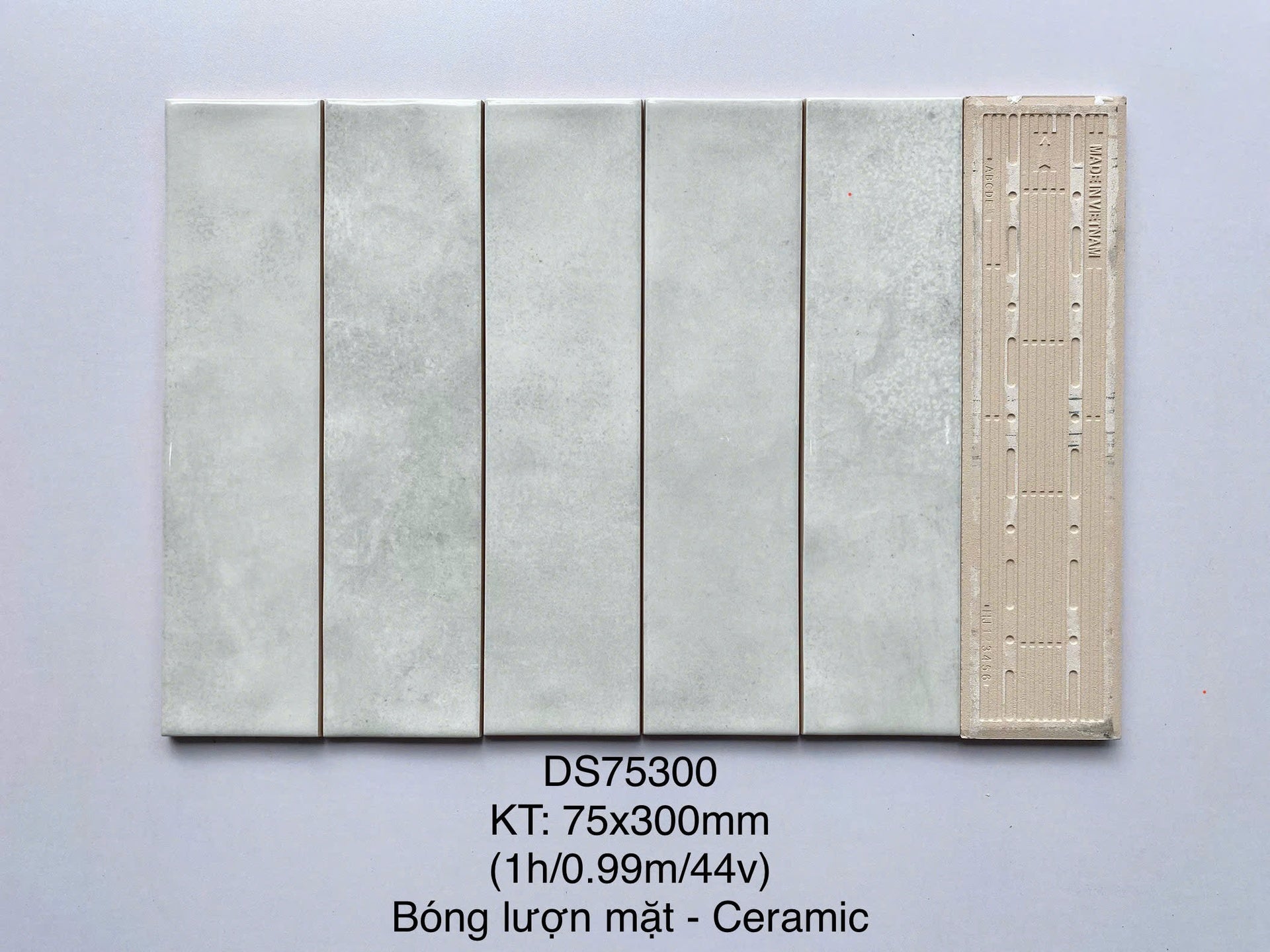 Gạch thẻ Việt Nam, Trắng bóng lượn, KT 75x300 mm, DS75300 (1 hộp/ 50 viên/ 1.125m2) - Daisan Store