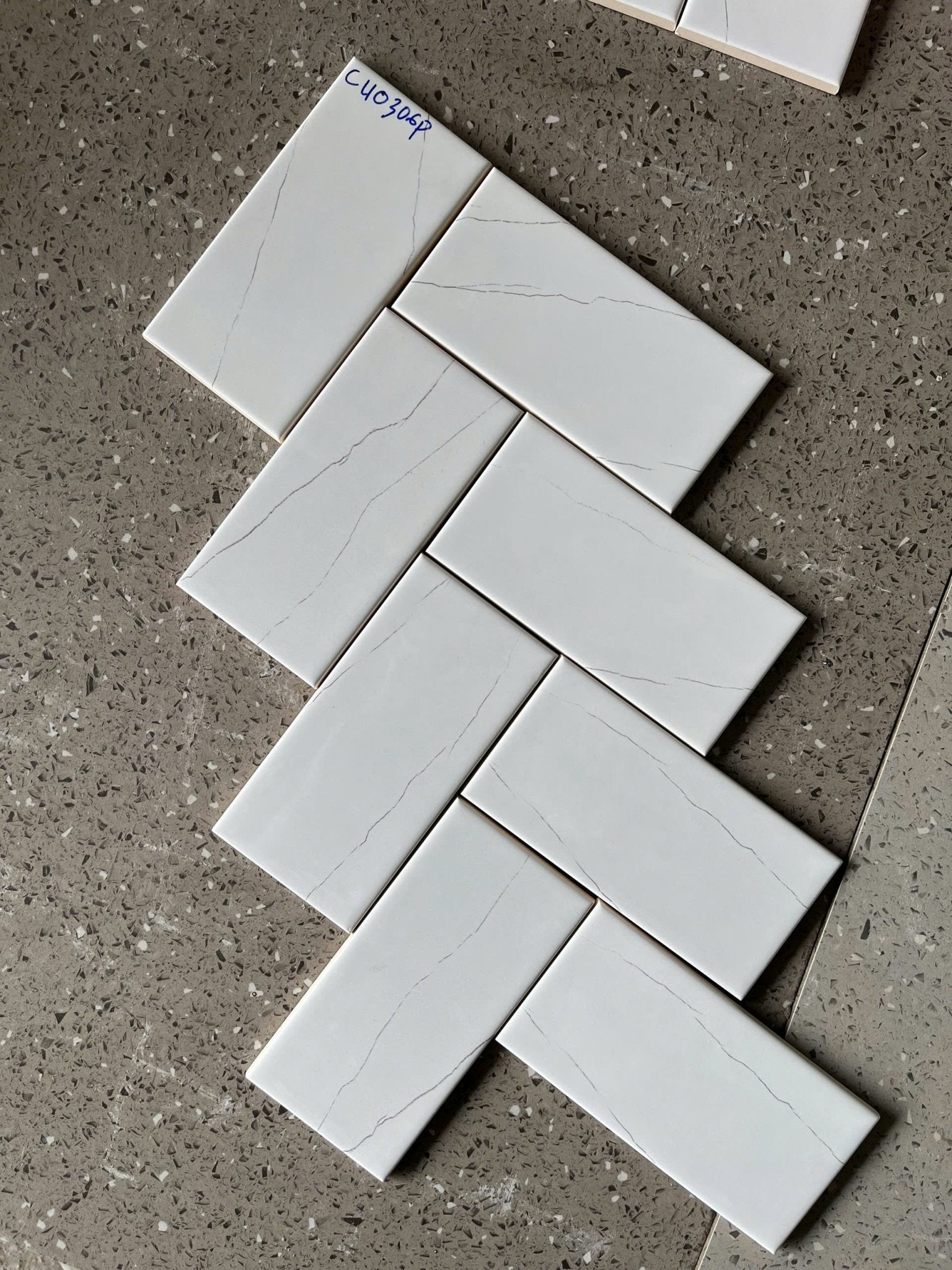Gạch thẻ VN KT 75x150mm trắng vân tia bóng phẳng mã CU0306P - Daisan Store