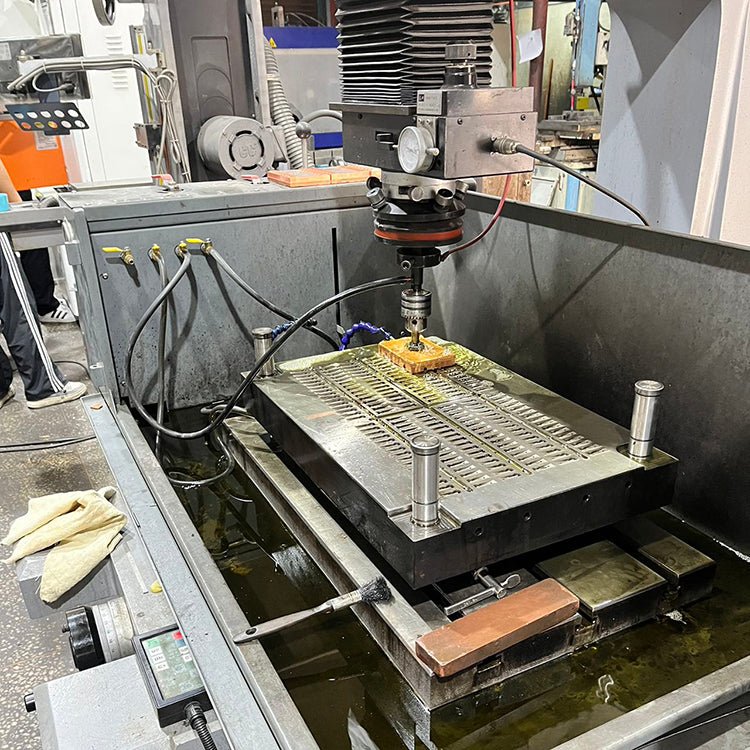 Khuôn ép nhựa chuyên nghiệp thiết kế hiện đại cho hệ thống chêm cân bằng gạch căn hộ - Daisan Store