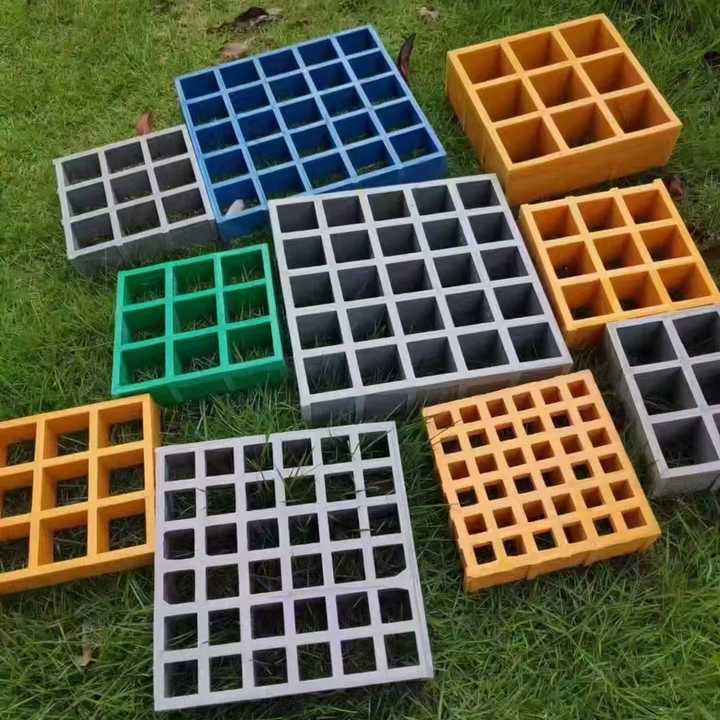 Lưới đúc FRP GRP gia cường sợi thủy tinh màu xám cường độ cao 38*38*38mm cho lối đi bộ công viên bậc thang - Daisan Store