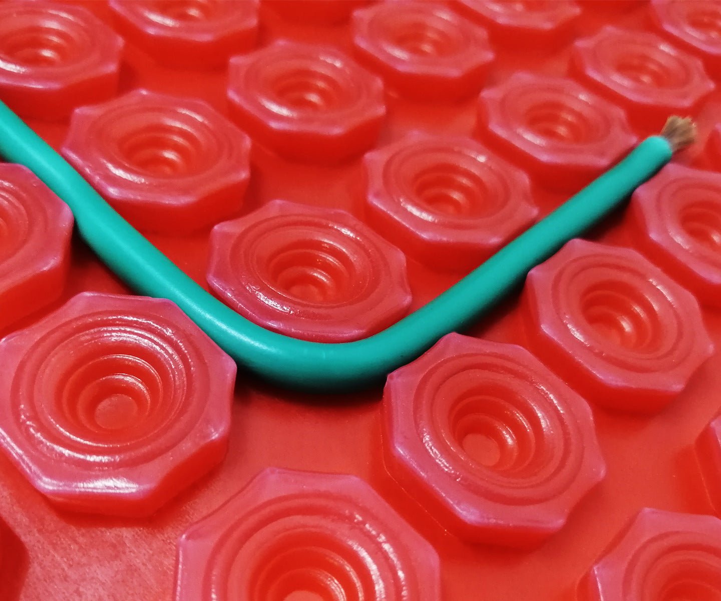 Màng chống thấm chất lượng cao dưới gạch lát nền - Daisan Store