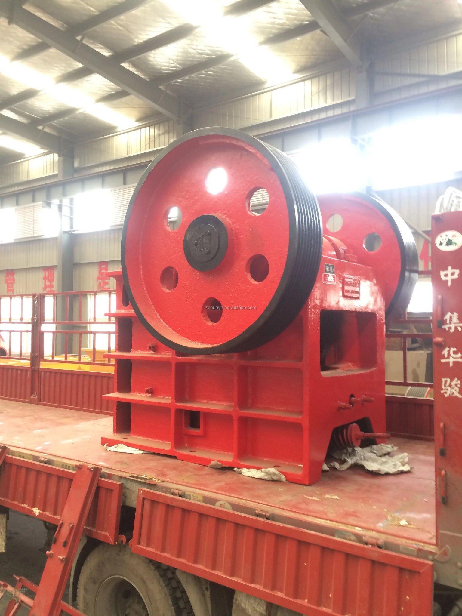 Máy Nghiền Hàm Diesel Di Động Có PLC Cho Khai Thác Đá - Daisan Store