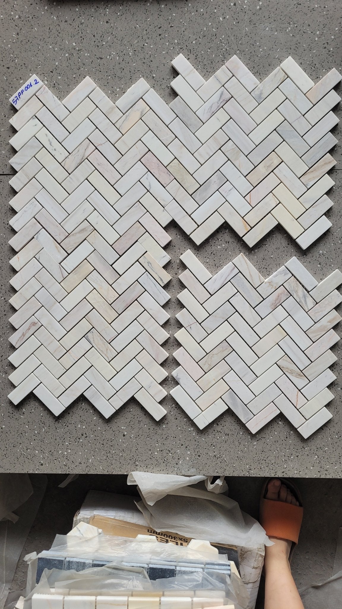 Mosaic đá vân gỗ xương cá mài bóng chip 25x70 mã 57PF001.2 - Daisan Store