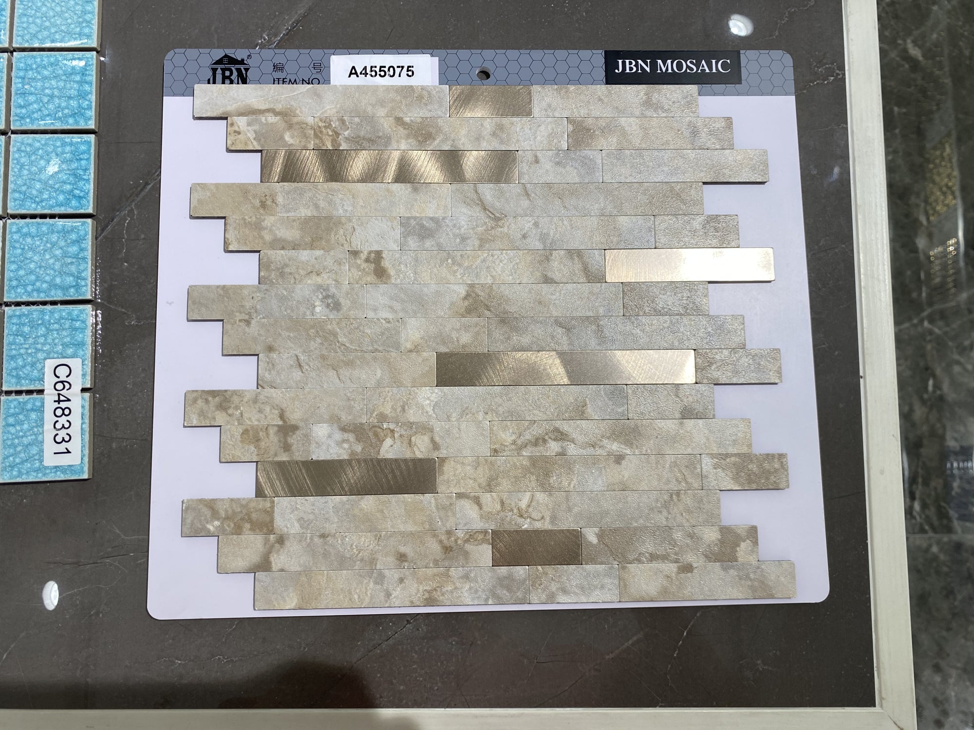 Ốp lát PVC khảm trắng hiện đại, dễ lắp đặt, keo dính acrylic 3M - Daisan Store