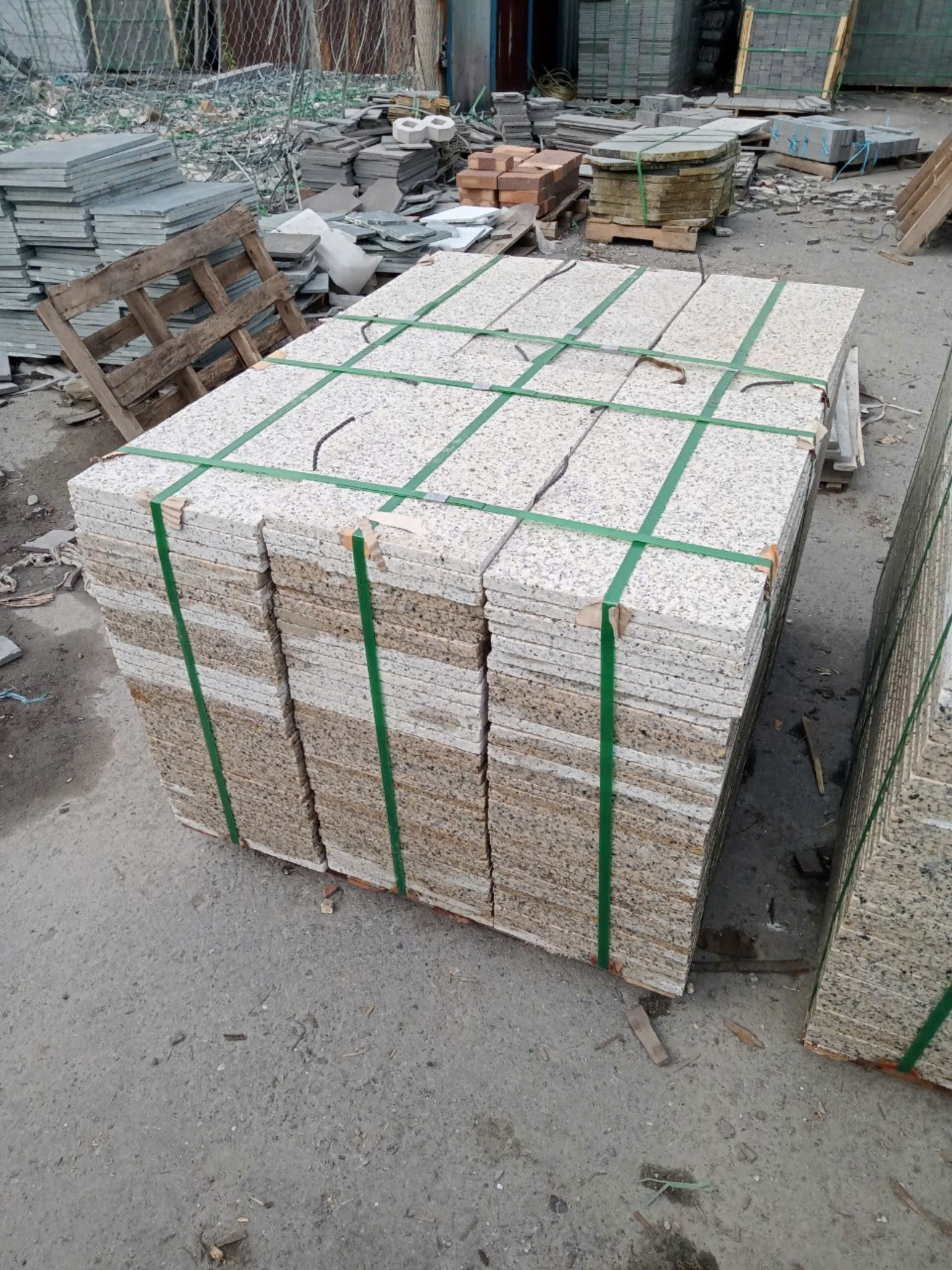 Vàng Bình Định khò nhạt 30x60x1,8