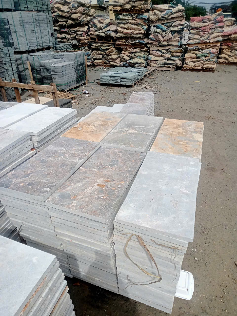 Đá mài bóng vàng bông 30x60x1,8