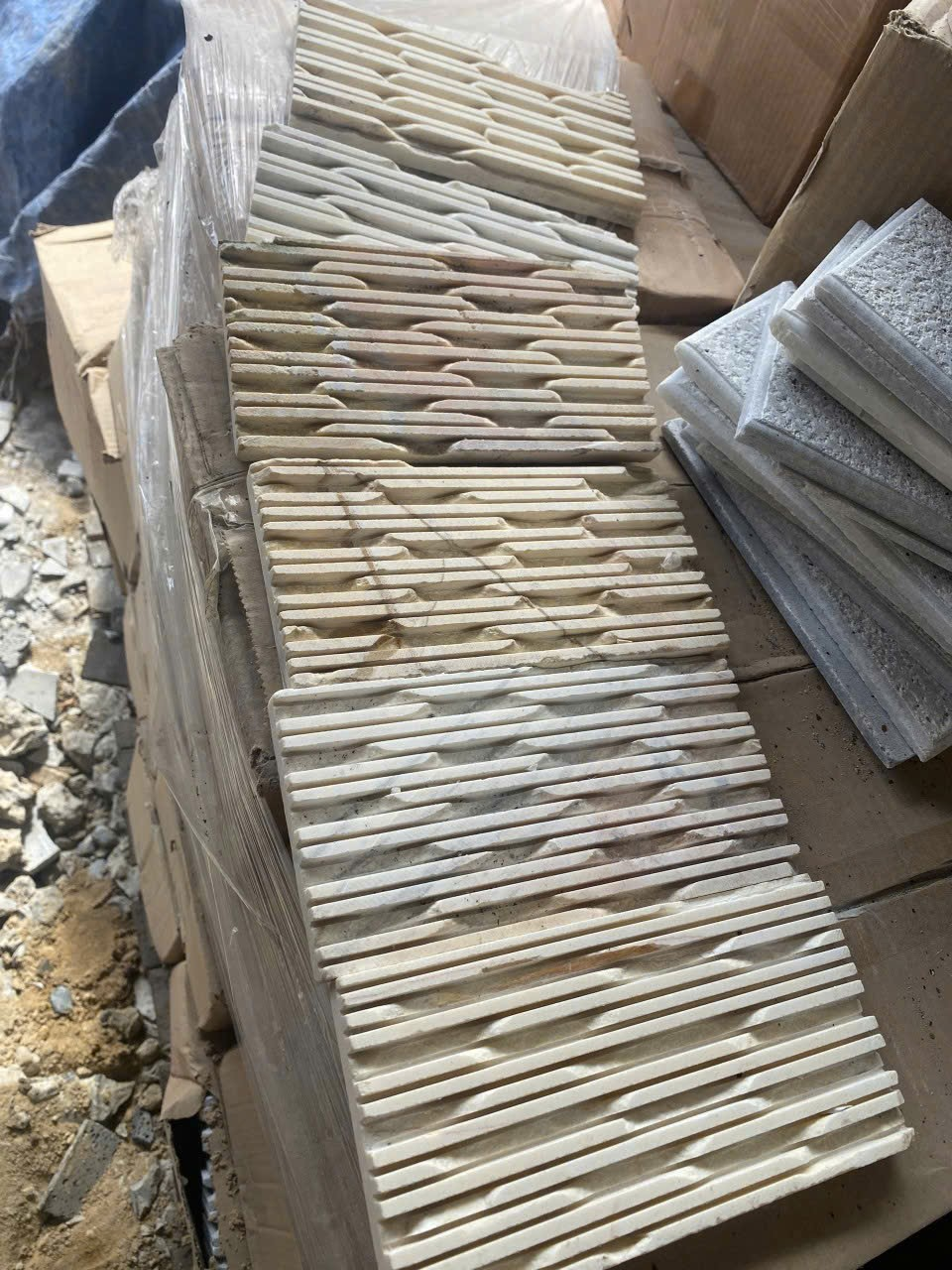 Gạch răng lược vàng 10x20