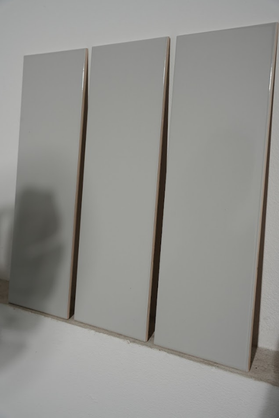 Gạch thẻ xám lạnh bóng phẳng KT 150x450x16mm GR0618P
