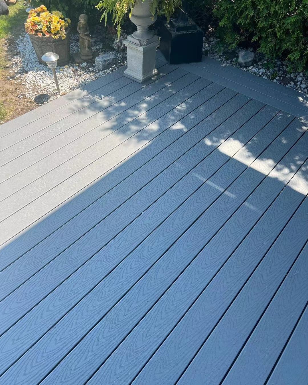 Ván lát sàn gỗ nhựa ngoài trời chống trơn, chống thấm, màu sô cô la gỗ tếch hiện đại - Daisan Store