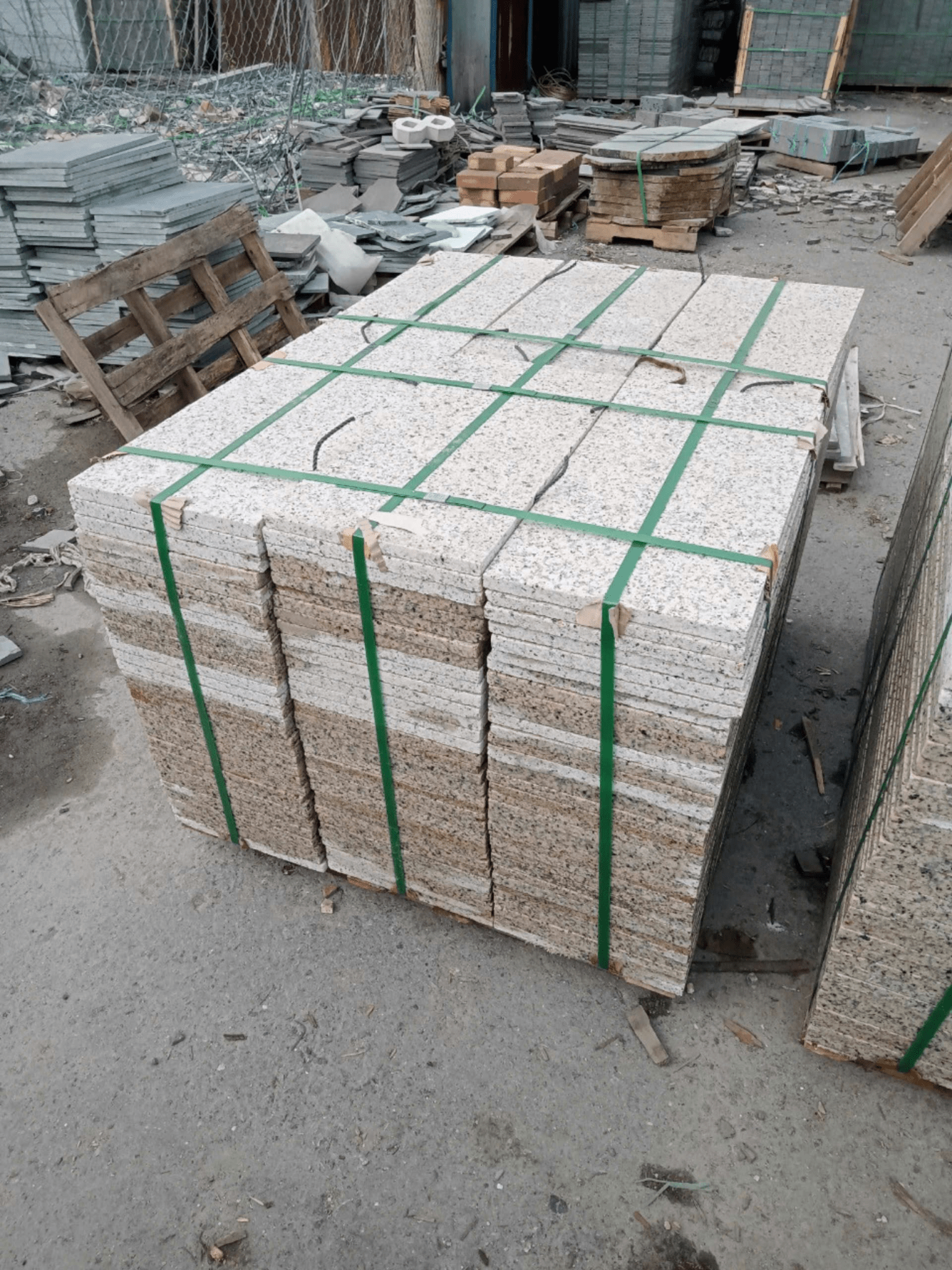 Vàng Bình Định khò nhạt 30x60x1,8 - Daisan Store