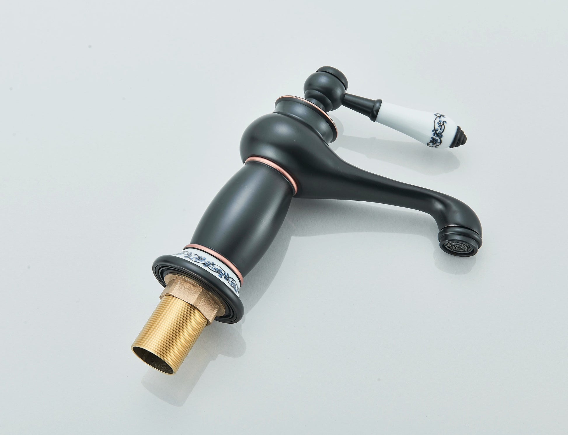 Vòi Lavabo Đồng Cổ Điển Tay Gốm Nóng Lạnh Sang Trọng - Daisan Store