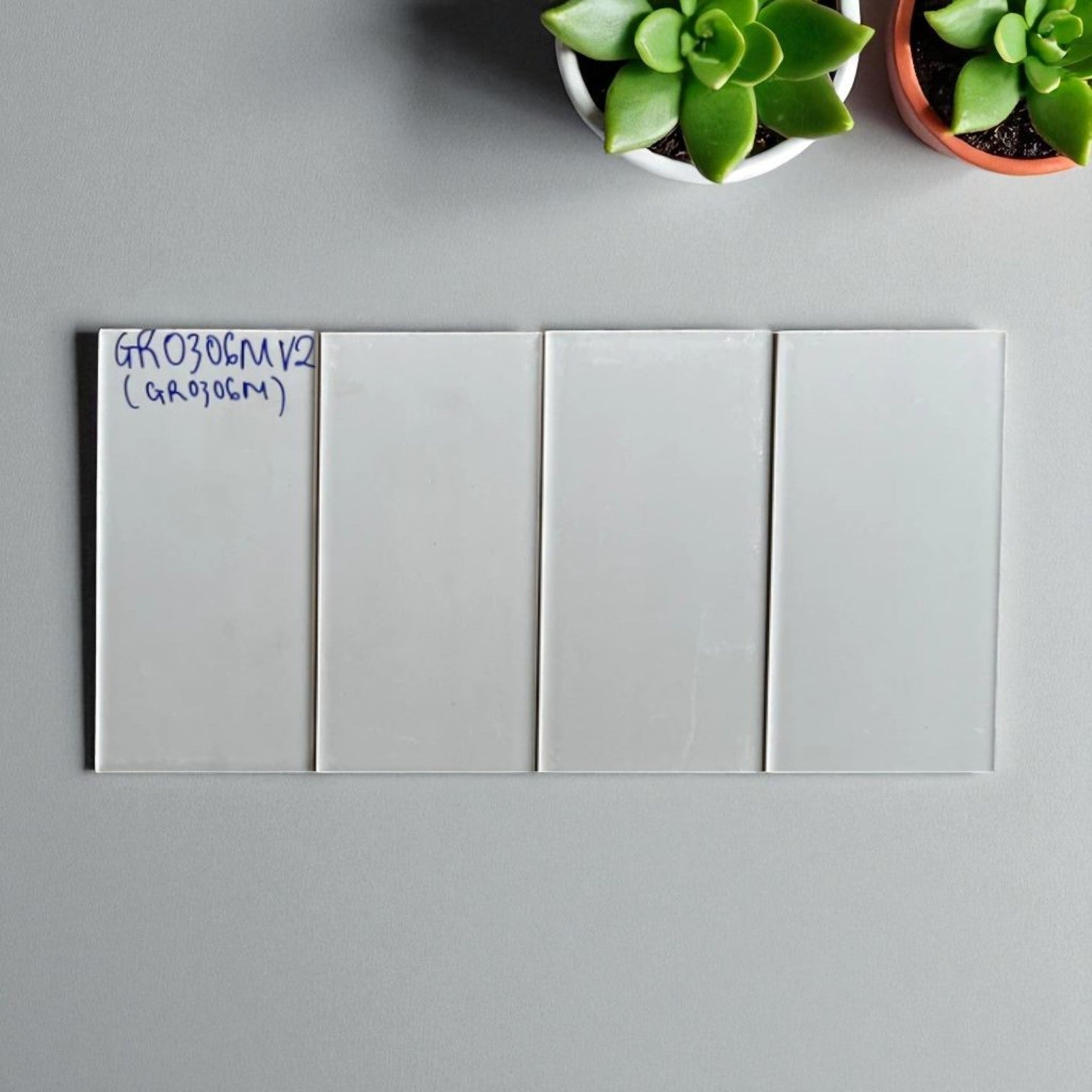 Gạch thẻ Việt Nam  KT 75x150mm xám lạnh mờ phẳng loại 1 mã GR0306MV2